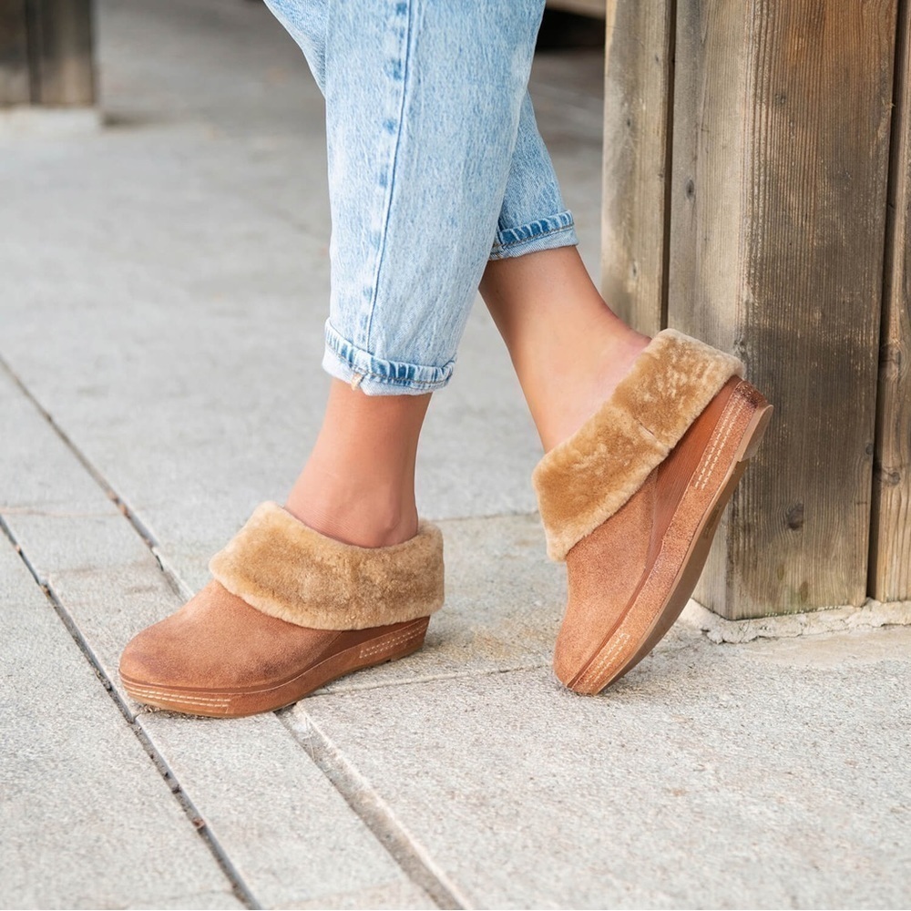 NWT ANTELOPE TOPPA SUEDE/ COGNAC